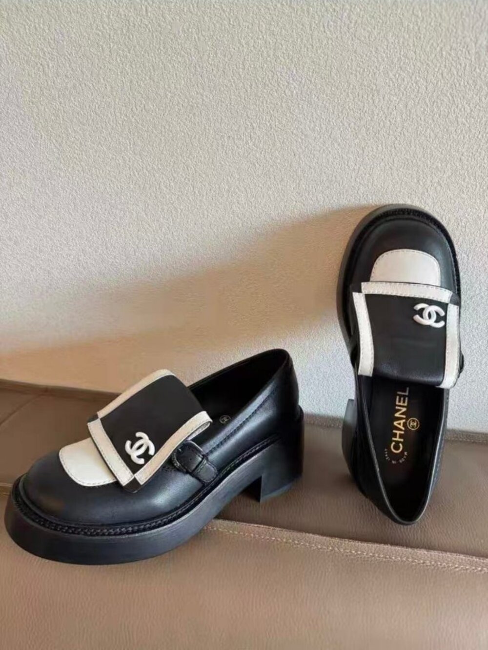 Chanel Black & White Two‑Tone Platform Loafers CC Logo - Picture 2 of 6